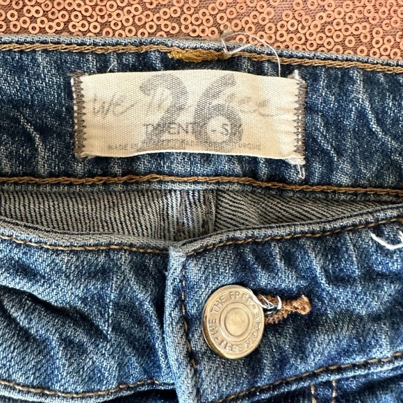 We The Free High Waisted Straight Leg Distressed Raw Hem Jeans Sz 26, - Picture 3 of 7